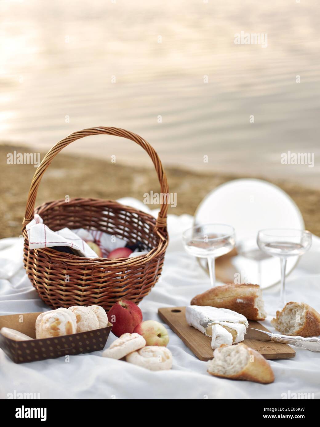 Picnic on the beach hi-res stock photography and images - Alamy
