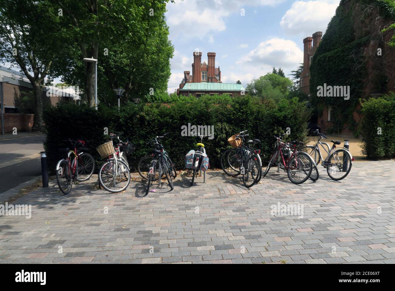 Parked bicycles outside Newnham College in Cambridge Stock Photo