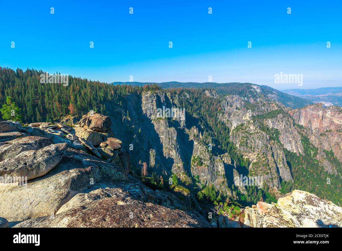 Taft Point lookout in Yosemite National Park, California, United States. The view from Taft Point: Yosemite Valley, El Capitan and Yosemite Falls Stock Photo