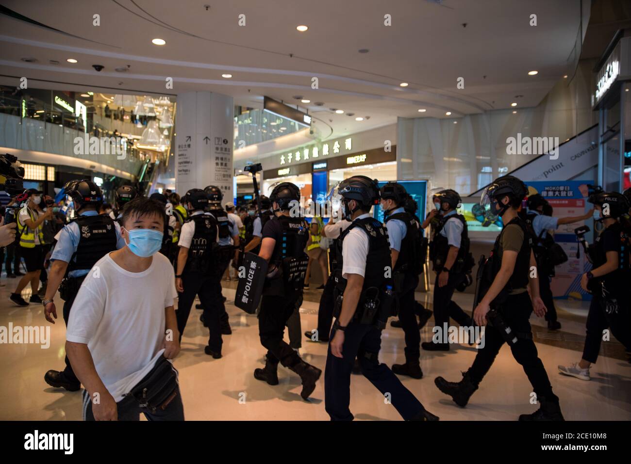 Hong Kong, China. 30th Aug, 2020. Riot police rush into Moko mall to disperse protesters. Credit: Visions of Asia/Alamy Live News Stock Photo