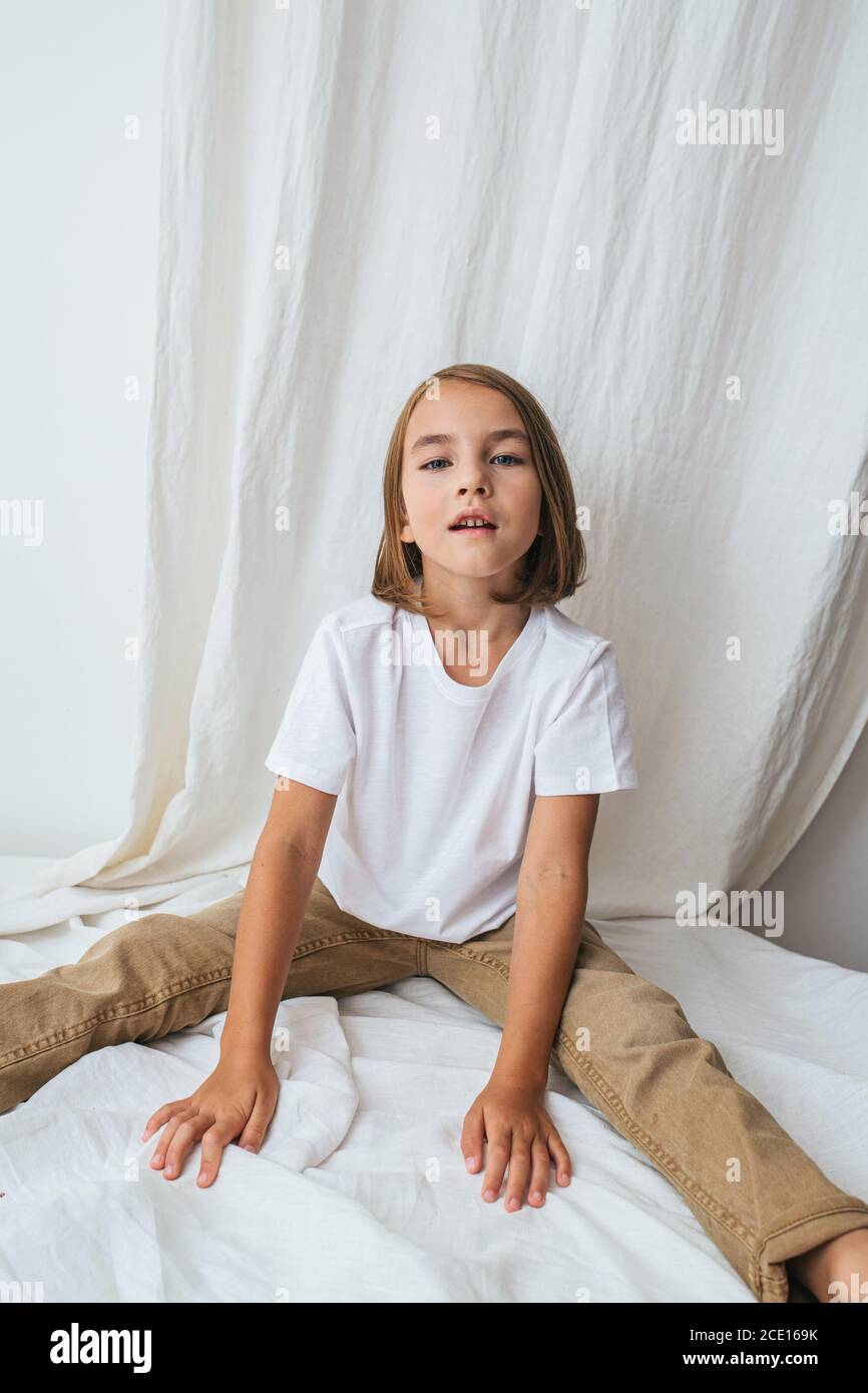 Spread apart legs hires stock photography and images Alamy