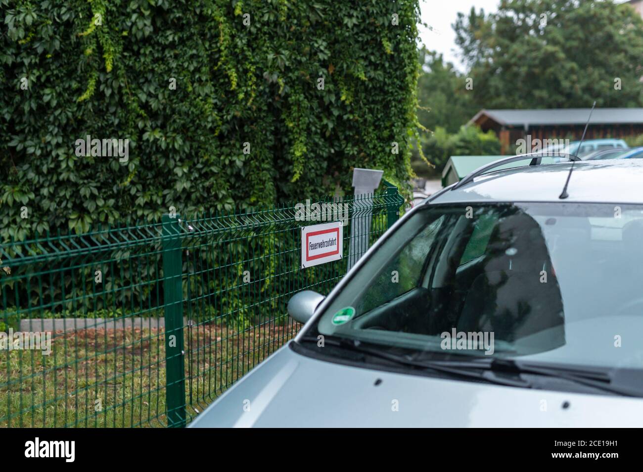 A sign with the inscription Fire department access road at the fence