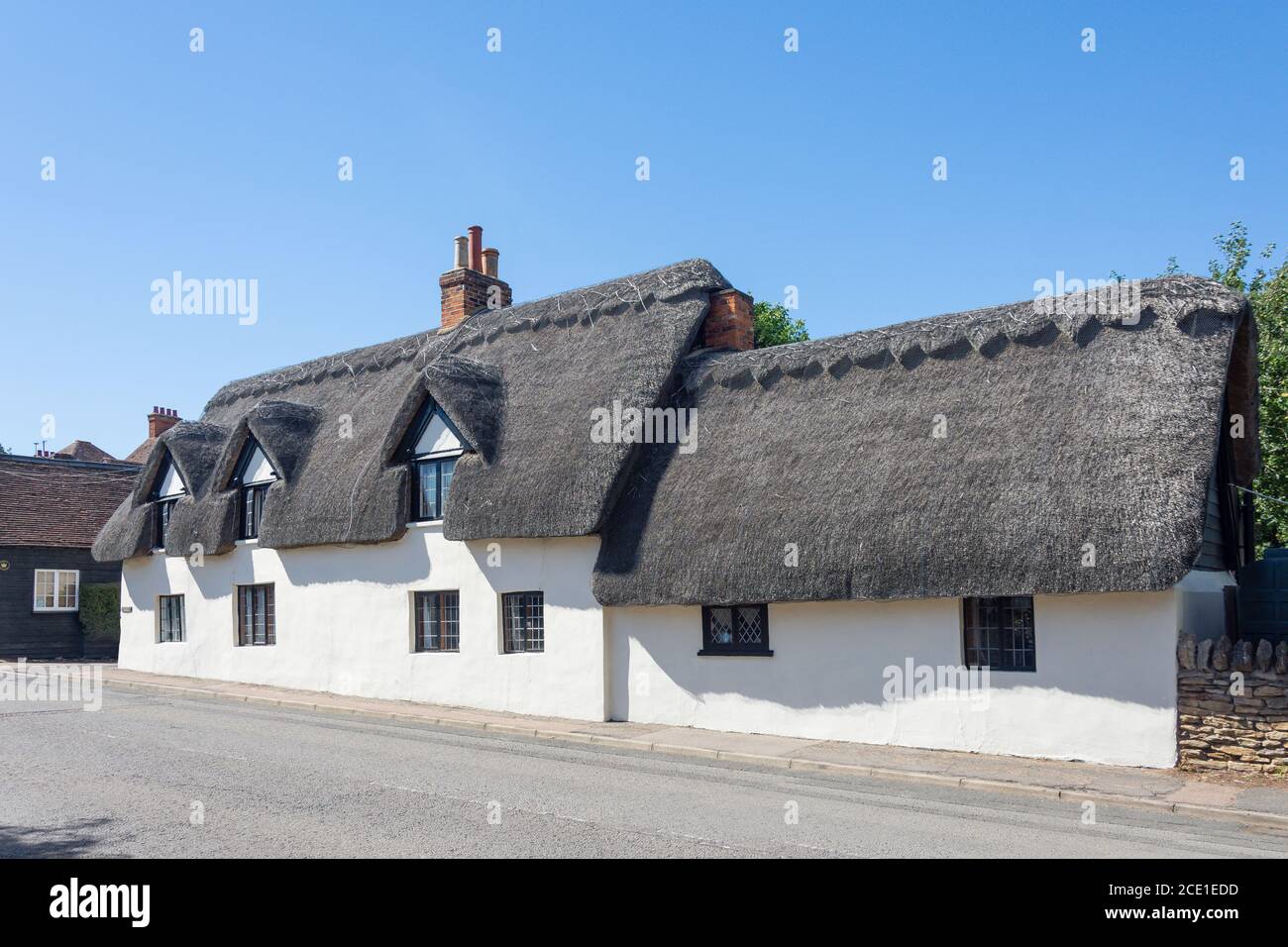 Thatched cottage, Bromham, Bedfordshire, England, United Kingdom Stock Photo