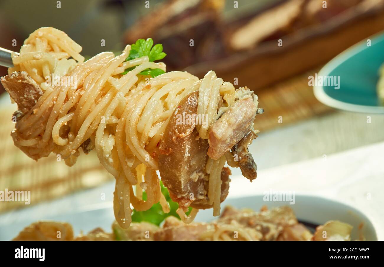 Spaghetti con pesto alla trapanese Stock Photo Alamy