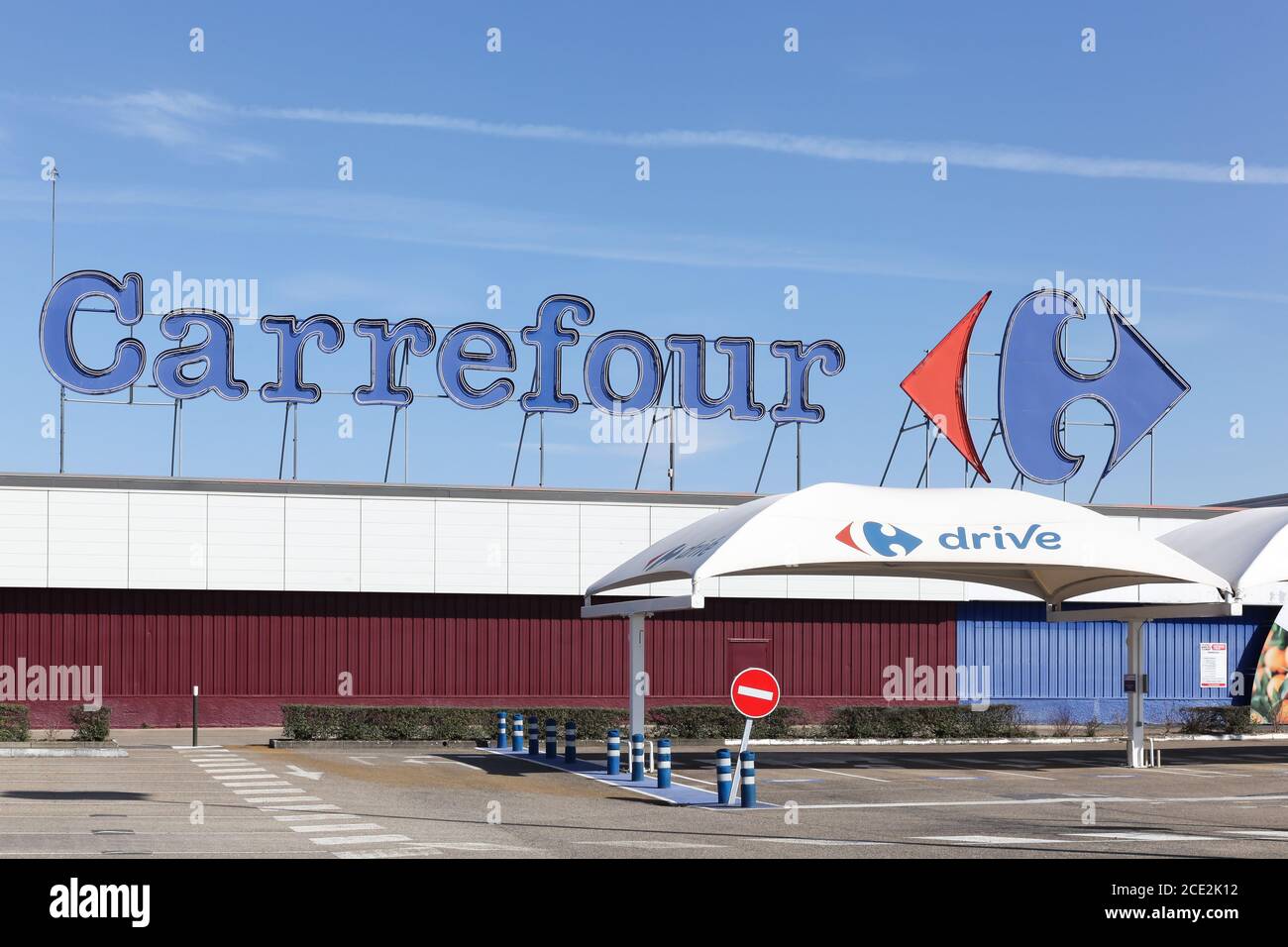 Carrefour drive hi-res stock photography and images - Alamy