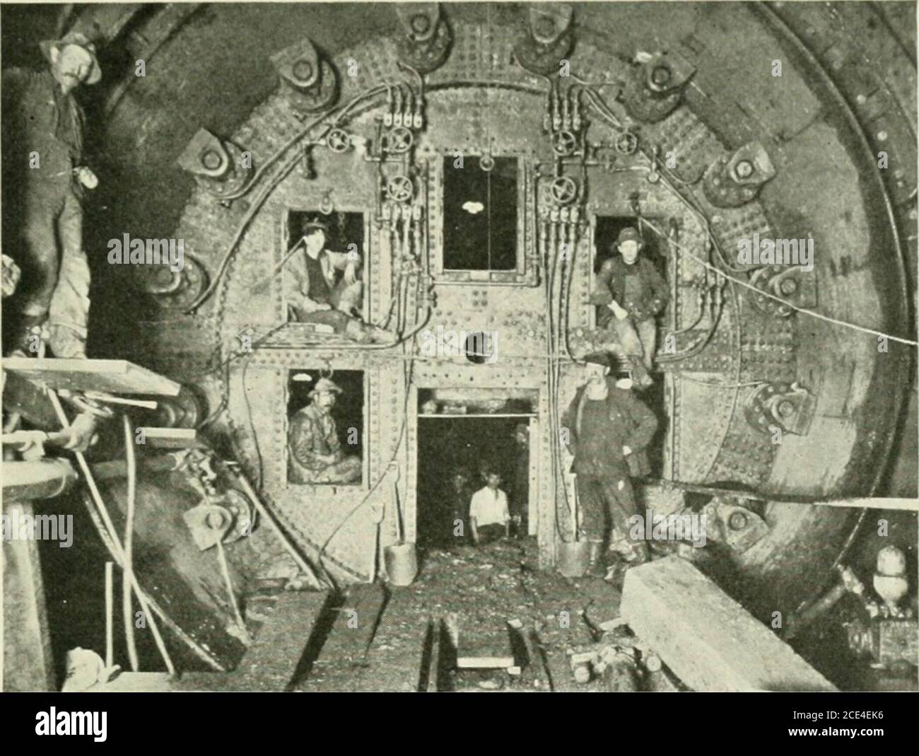 . Shield and compressed air tunneling . TUNNEL SHIELDS i;j7. Ifi^. Fig