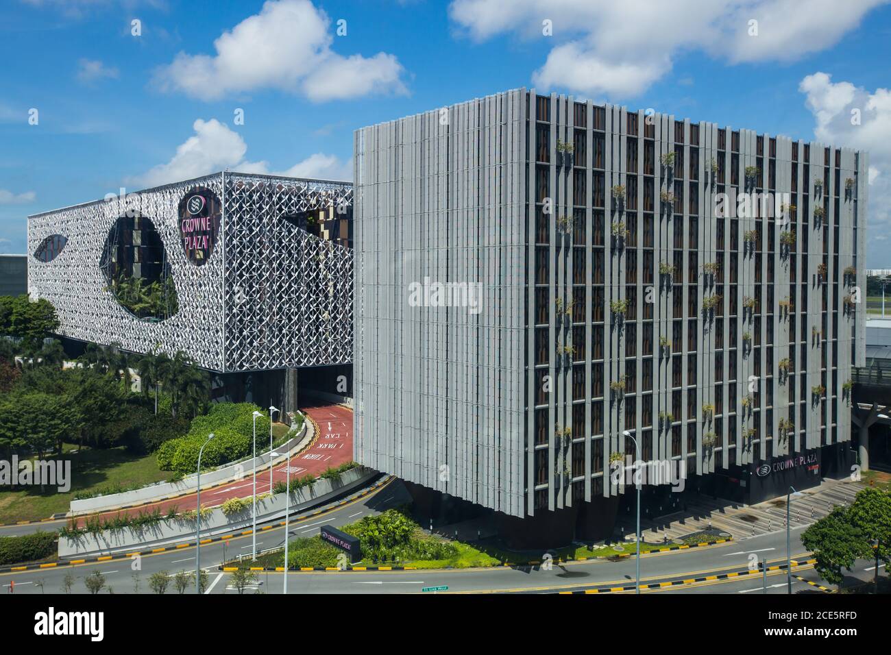 Architecture Of Crowne Plaza Hotel At Changi Airport Stock Photo Alamy