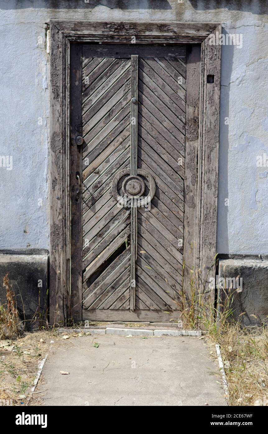 Old and dilapidated doorstep hi-res stock photography and images - Alamy