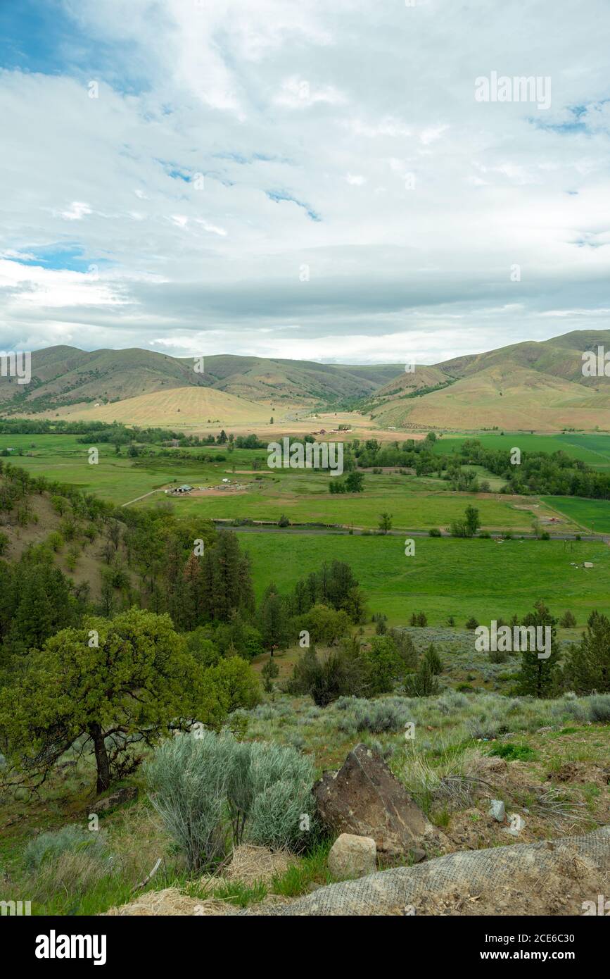 Farm fields in the Tygh Valley in Oregon, USA Stock Photo Alamy