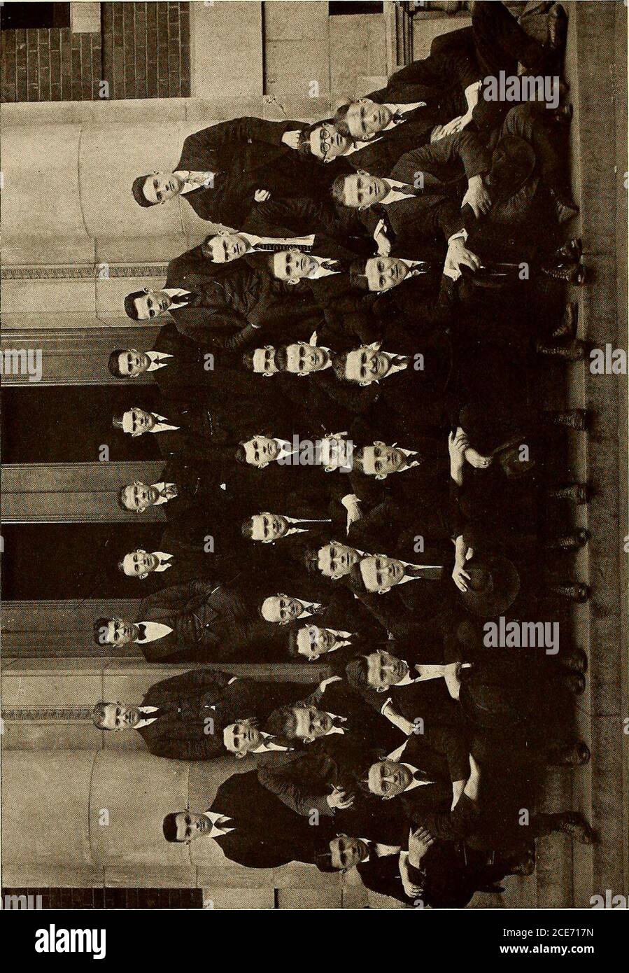 X Ray Sophomoredental Mspiii I 99 U Q Opfjomore C Ental Clasps Class Officers J A Tipton Jr President L H Maynardvice President H C Shotwellsecretary Treasurer R L Martinhonor Council Harry Lyonshistorian R A Gay