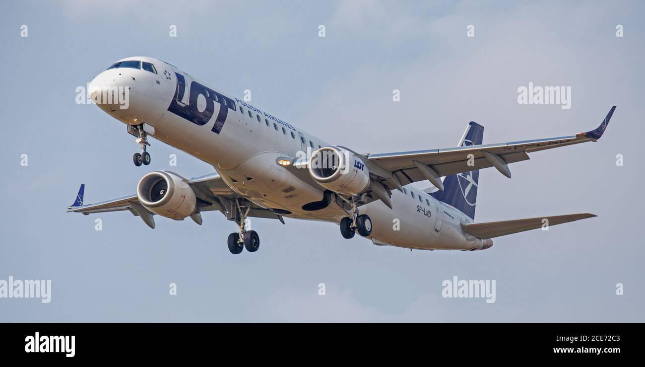 LOT Polish Airlines Embraer ERJ-195 SP-LND on final approach to London-Heathrow Airport LHR Stock Photo