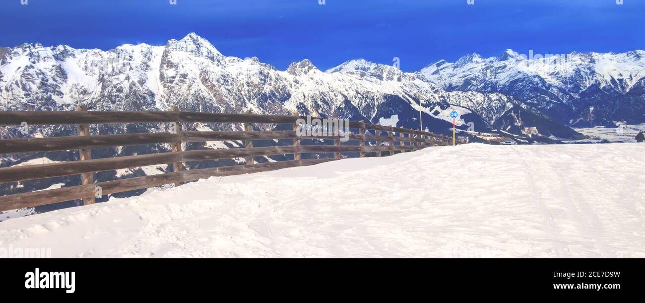 Horizontal panorama mountain range hi-res stock photography and images ...