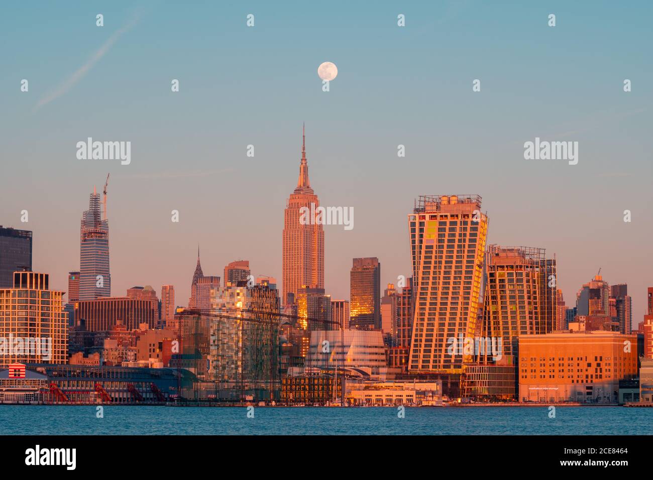 Amazing skyline of New York City with contemporary architecture under ...
