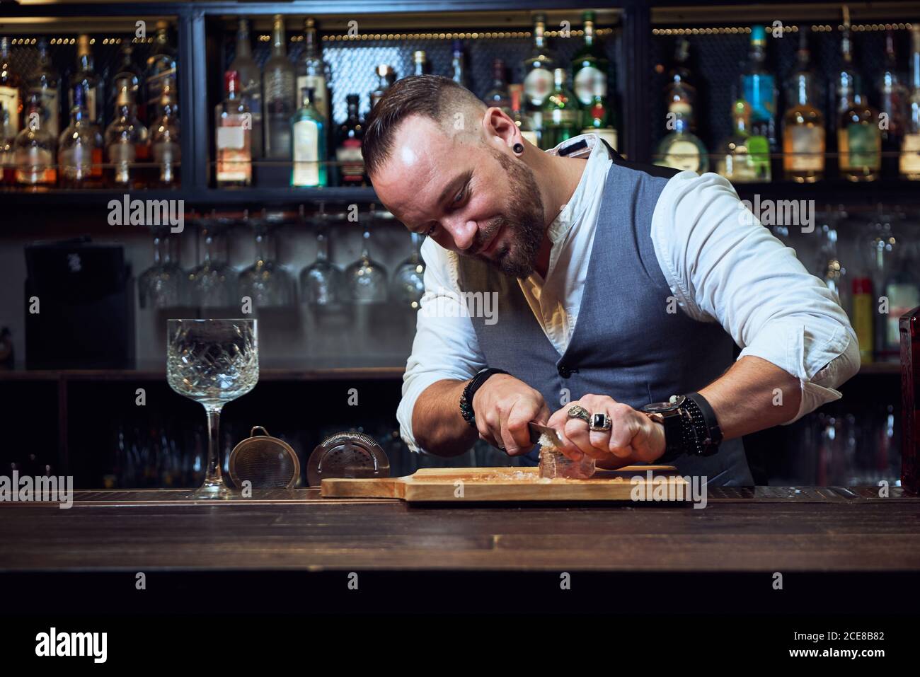 Cutting ice hires stock photography and images Alamy