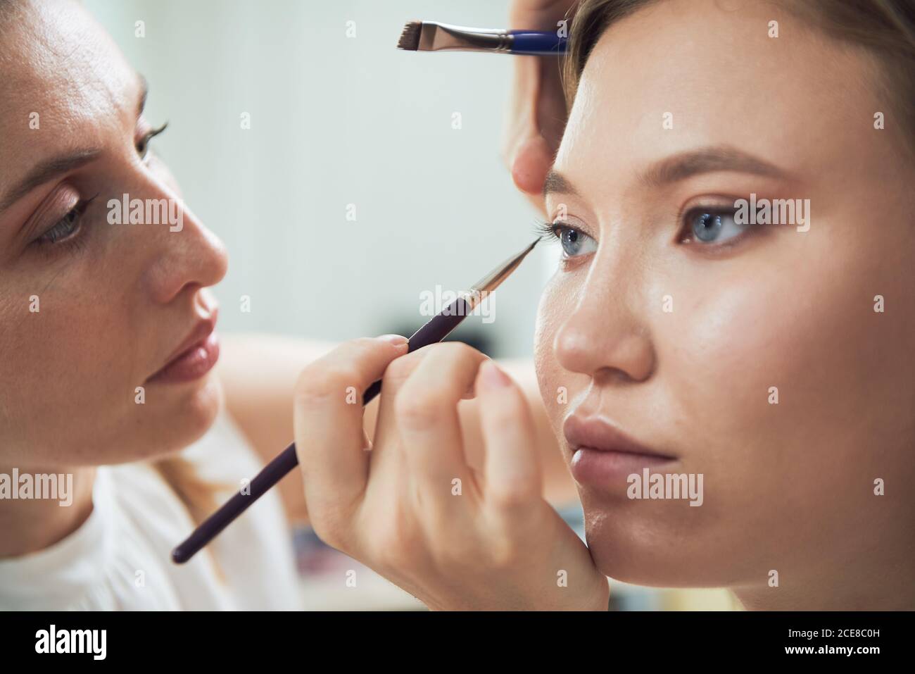 Black eyeliner hi-res stock photography and images - Alamy