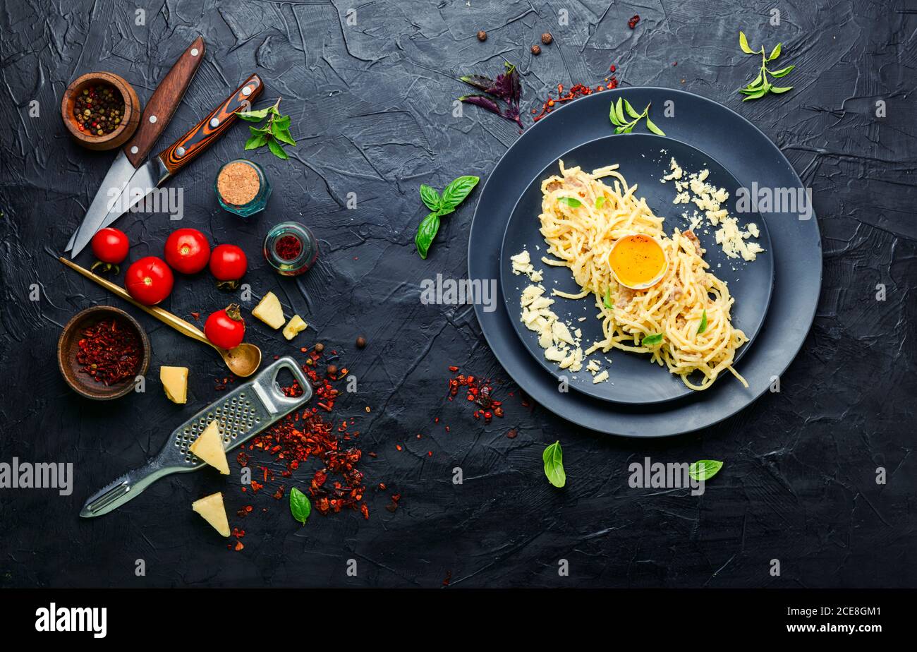 Traditional italian dish spaghetti carbonara with bacon Stock Photo Alamy