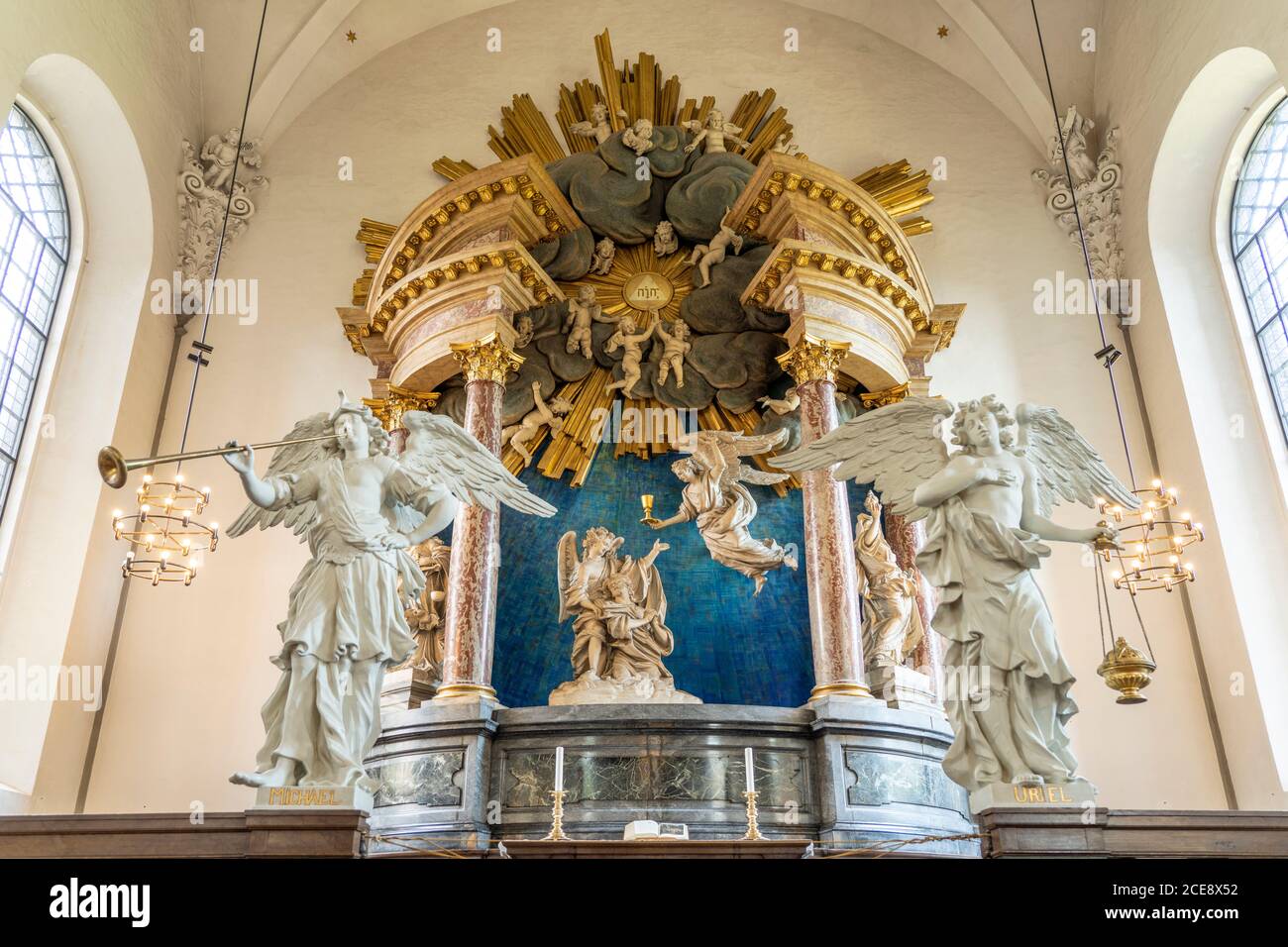 Altar von Nicodemus Tessin im Innenraum der evangelisch-lutherischen Erlöserkirche  Vor Frelsers Kirke, Kopenhagen, Dänemark, Europa |  The altarpiece Stock Photo
