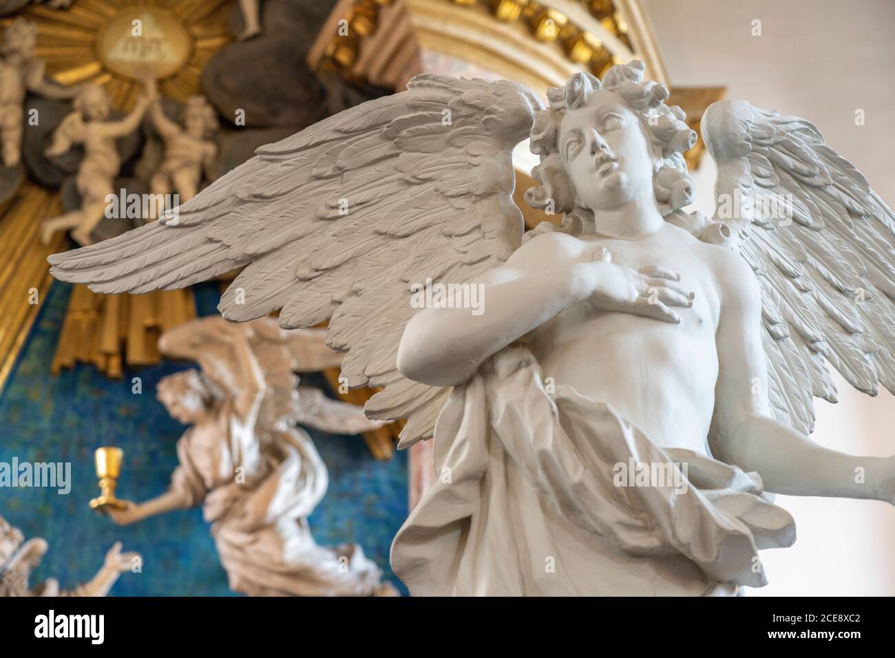 Engel vor dem Altar von Nicodemus Tessin im Innenraum der evangelisch-lutherischen Erlöserkirche  Vor Frelsers Kirke, Kopenhagen, Dänemark, Europa | Stock Photo