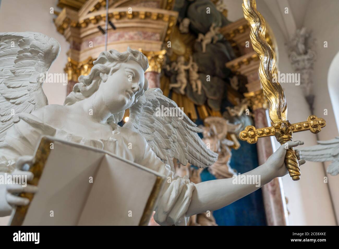 Engel vor dem Altar von Nicodemus Tessin im Innenraum der evangelisch-lutherischen Erlöserkirche  Vor Frelsers Kirke, Kopenhagen, Dänemark, Europa | Stock Photo