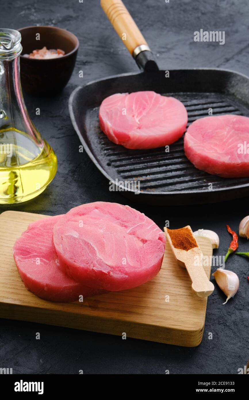 Frozen round tuna cutlet for burger or frying Stock Photo Alamy