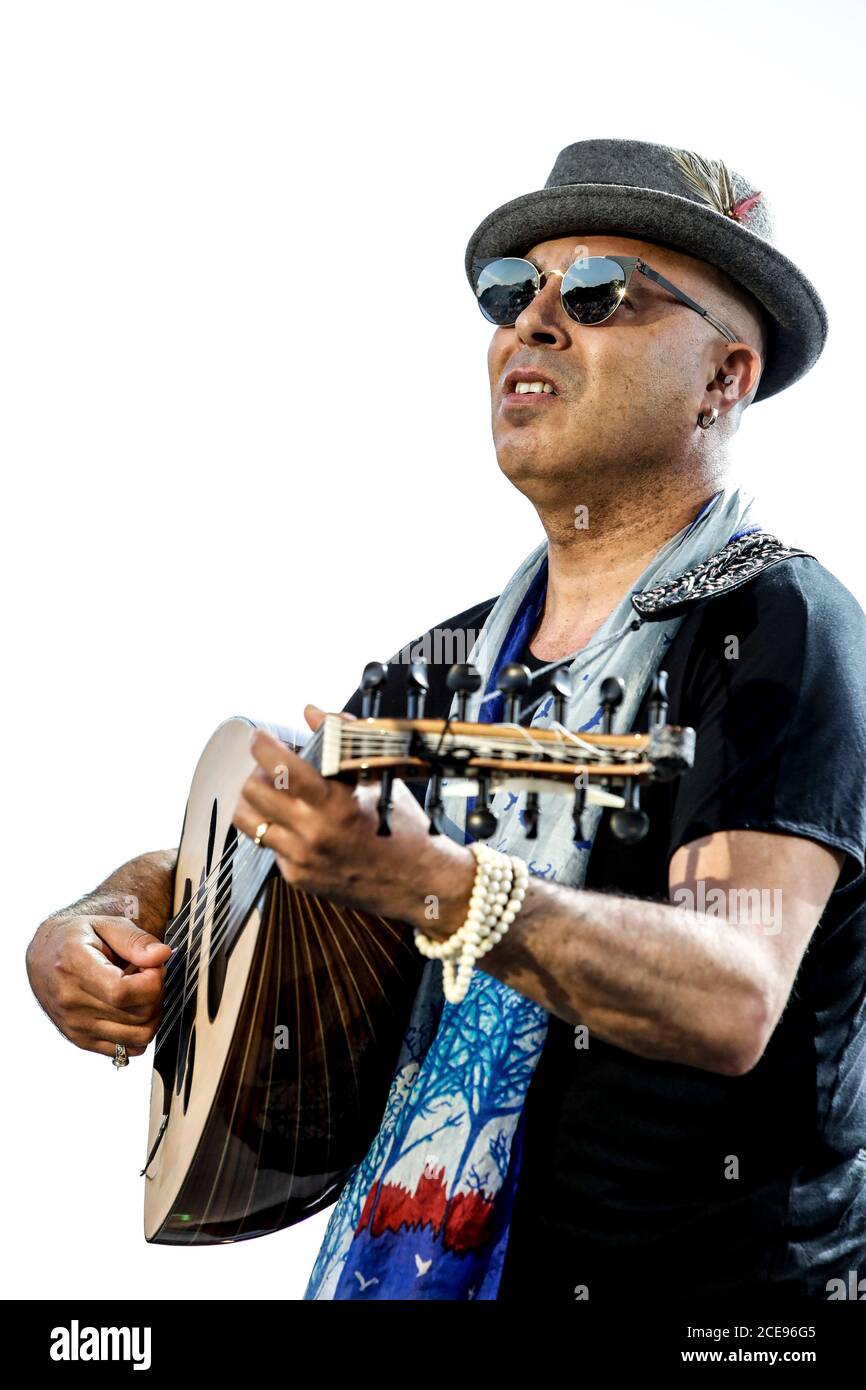 Oud player hires stock photography and images Alamy