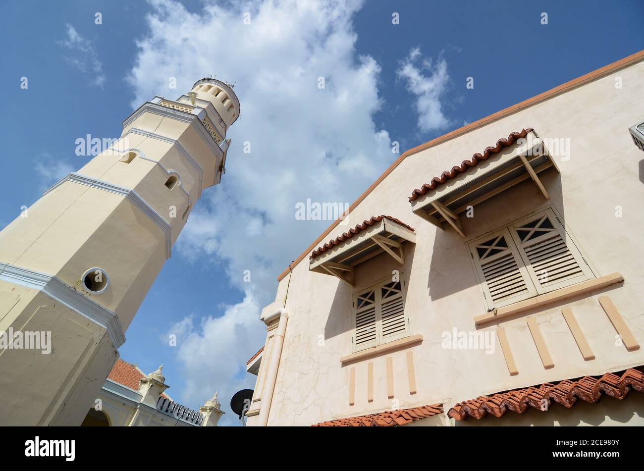 Georgetown, Penang/Malaysia - Oct 23 2016: Acheh Mosque and the heritage building at town. Stock Photo