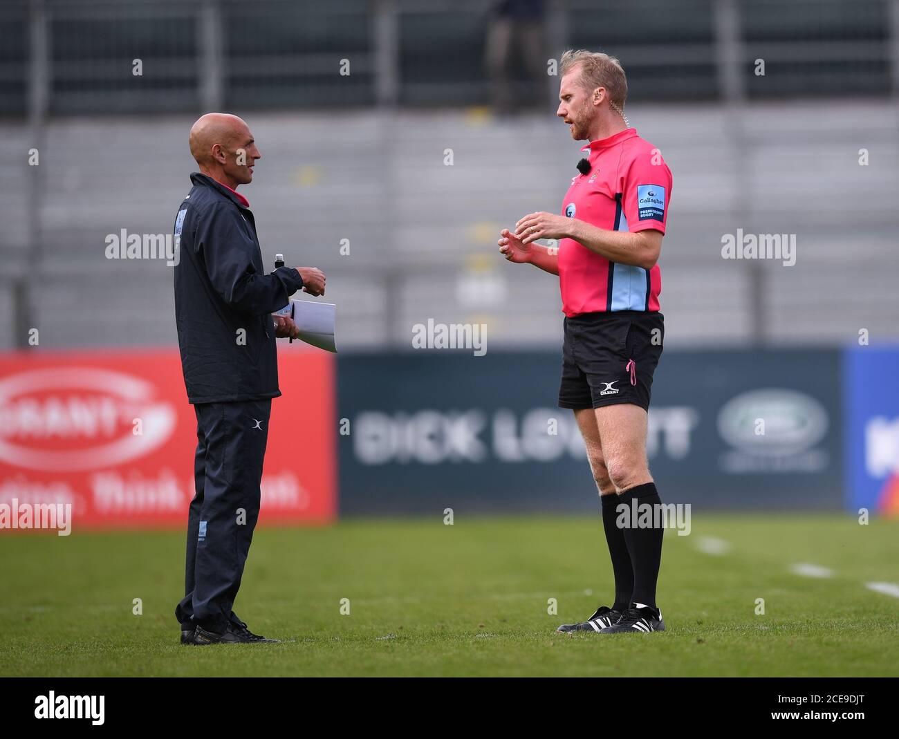 Rugby Referee High Resolution Stock Photography And Images Alamy