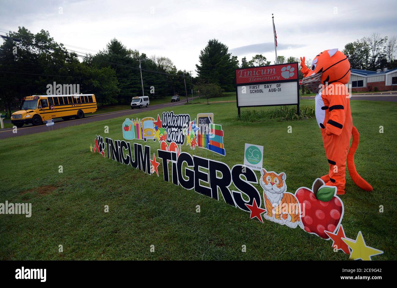 Skoolies hires stock photography and images Alamy