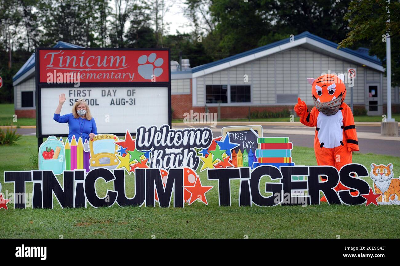 Schoolbusdriver hires stock photography and images Alamy