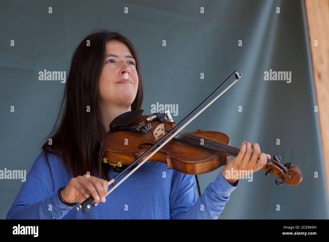 Chelsea Hunt plays the fiddle with the Sol Mountain Band at a fair in Winninghoff Park in Philipsburg, Montana on Sunday, August 9, 2020. It is the fi Stock Photo