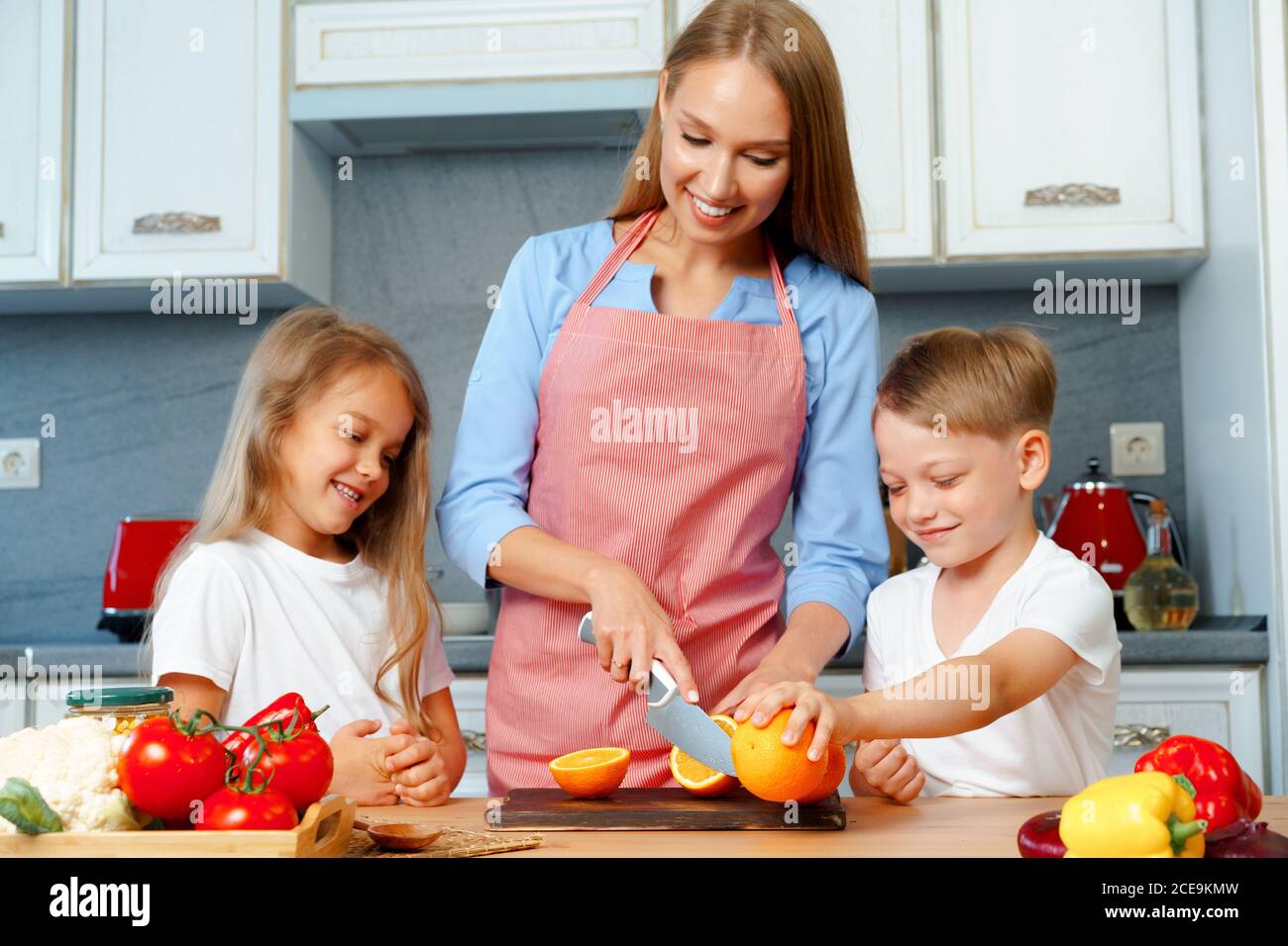 Mother to cook a very tasty. Мать и сын готовят картинки. Азиатка готовит. Mother to cook a very tasty. Chef's kiss.