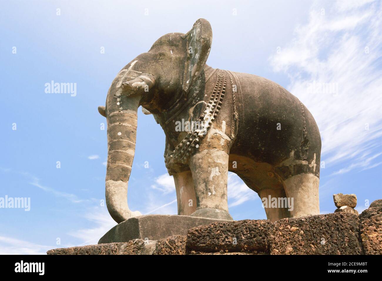 Stone elephant statue at Bakong Wat in Angkor Stock Photo Alamy