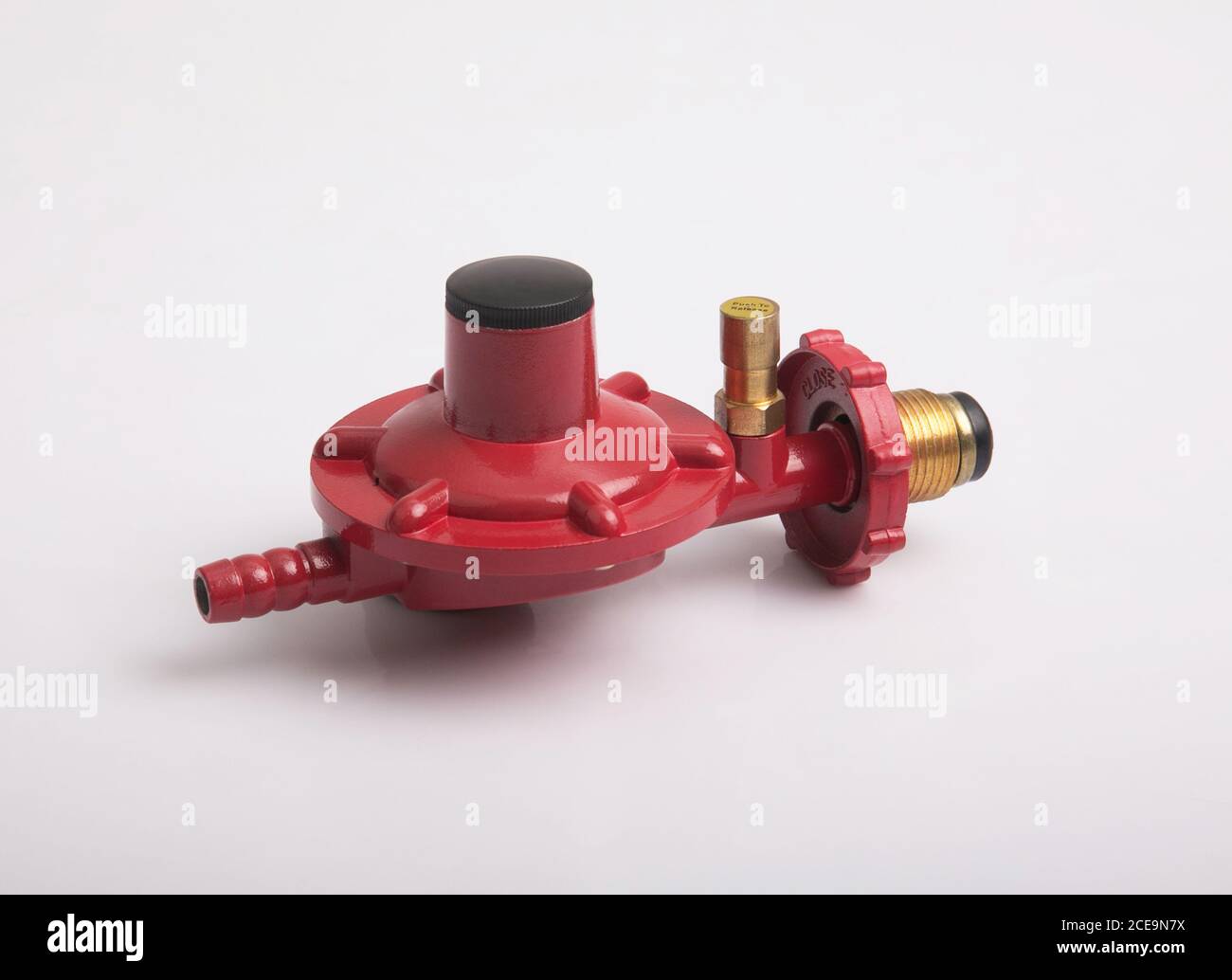 Gas auto safety controller valve for connecting with gas stove and gas