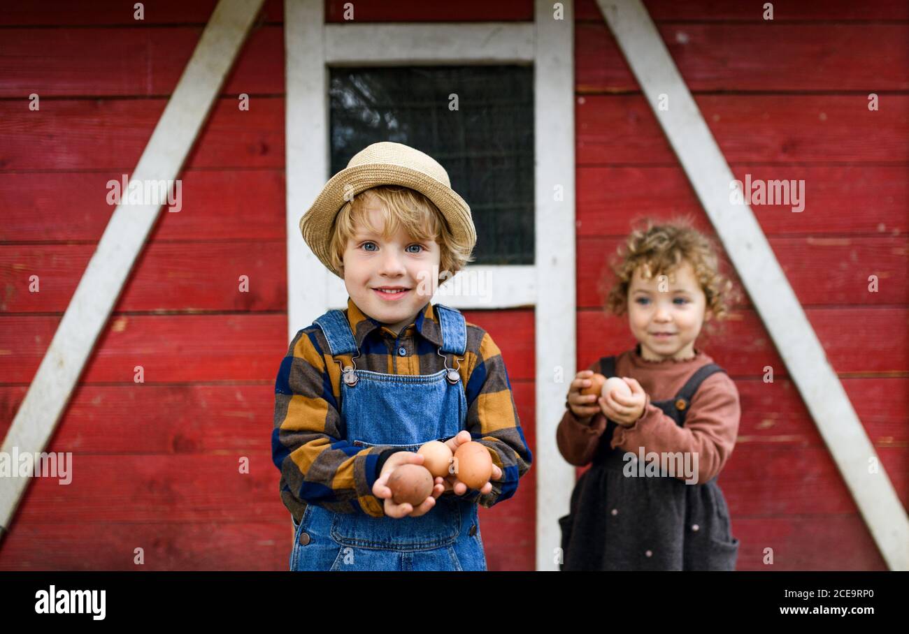 Children active outdoors hi-res stock photography and images - Alamy
