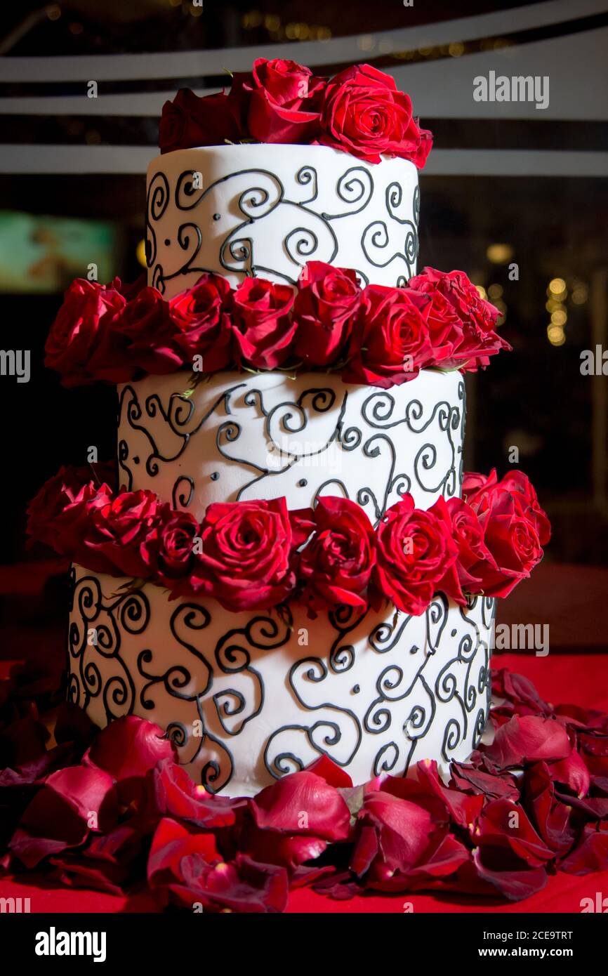 Big red white wedding cake hi-res stock photography and images - Alamy