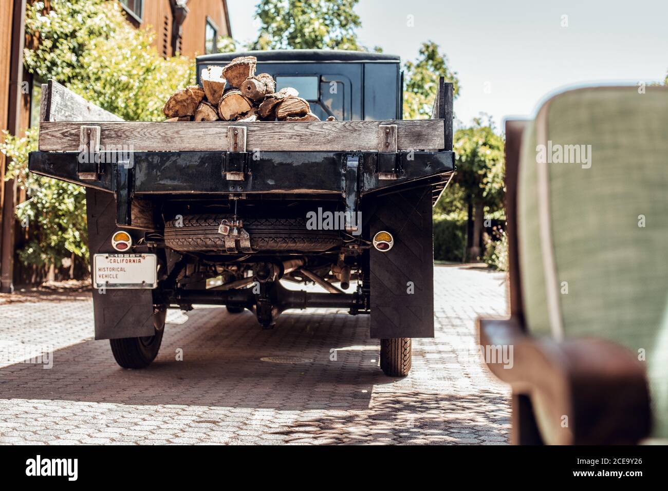 Vintage log truck hi-res stock photography and images - Alamy