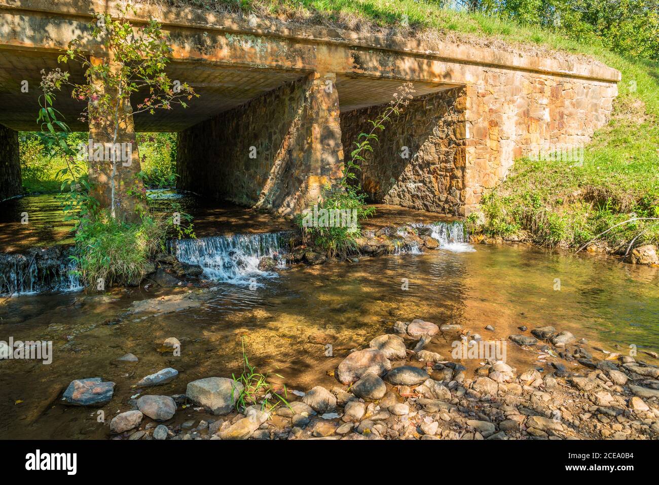 Old rustic stone bridge hi-res stock photography and images - Alamy