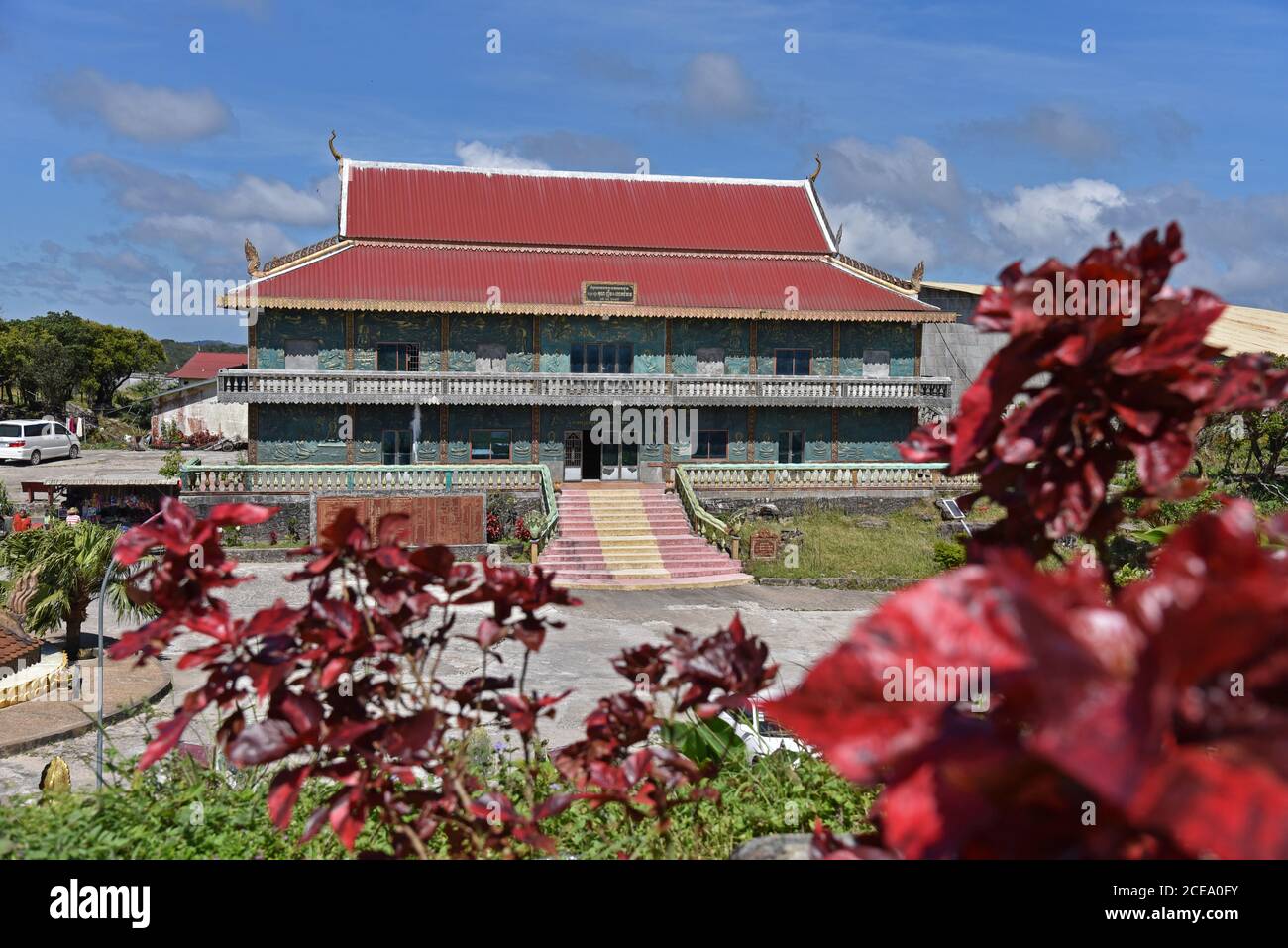 Wat Sampov Pram (five sailing boats) monastery at the top of Bokor ...