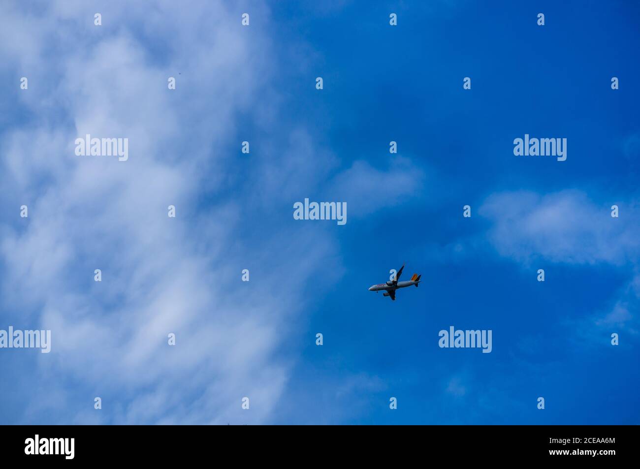 Plane flying sky passenger hi-res stock photography and images - Alamy
