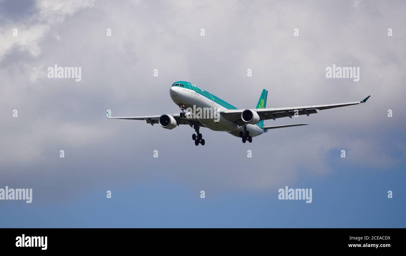 Aer Lingus Airbus A330-302 prepares for landing at Chicago O'Hare International Airport. The plane's registration is EI-FNH and has a retro livery. Stock Photo