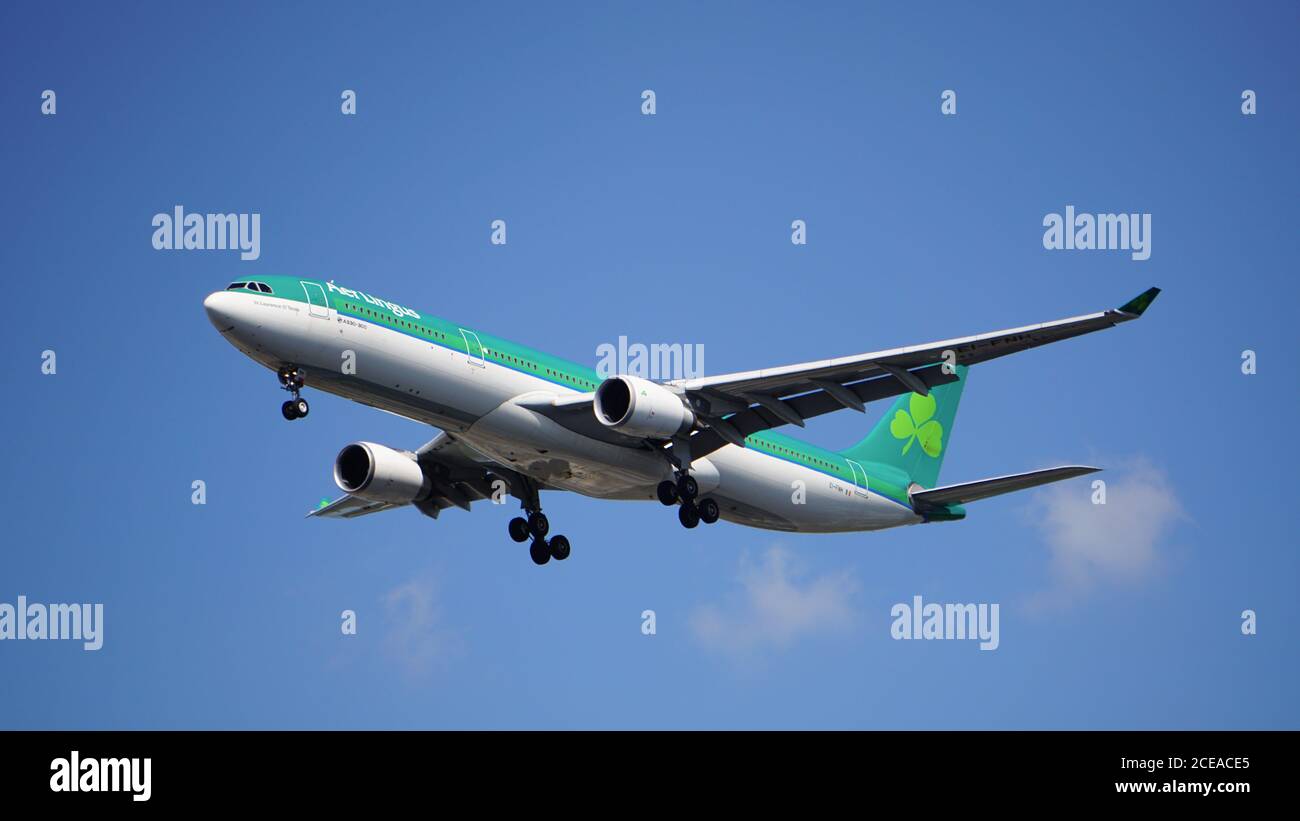 Aer Lingus Airbus A330-302 prepares for landing at Chicago O'Hare International Airport. The plane's registration is EI-FNH and has a retro livery. Stock Photo