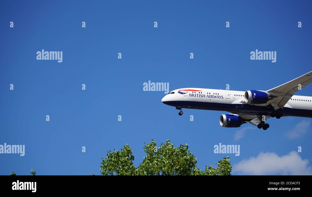 British Airways Boeing 787-9 Dreamliner prepares for landing at Chicago O'Hare International Airport. The plane's registration is G-ZBKR. Stock Photo