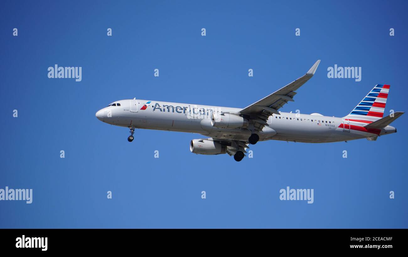 American Airlines Airbus A321 prepares to land at Chicago O'Hare International Airport. The plane's registration is N163AA. Stock Photo