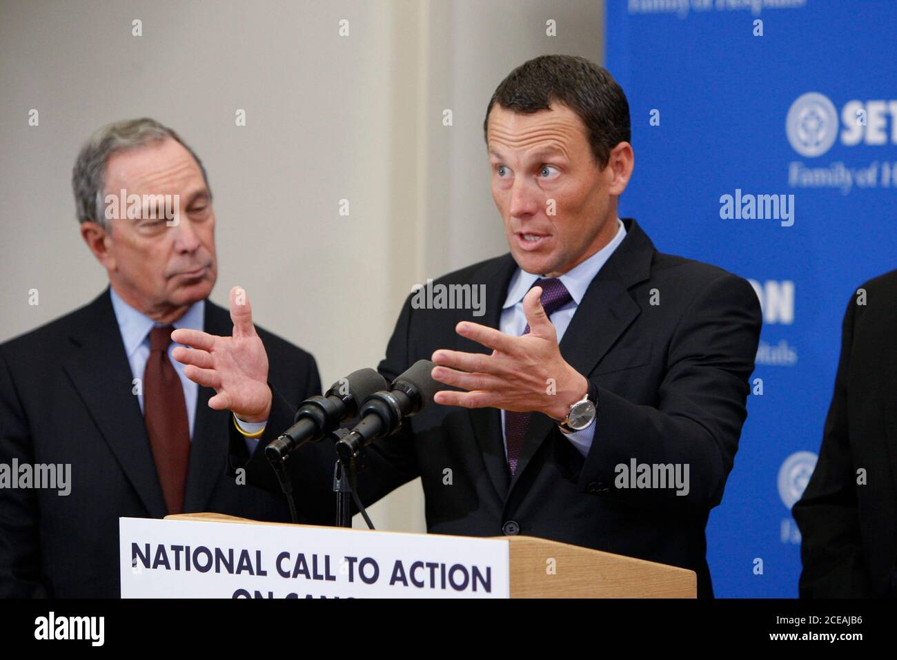 Austin, Texas, USA, January 18, 2008:  Lance Armstrong (r) speaks about a cancer health initiative after  touring a cancer ward at Brackenridge Hospital in Austin with New York City Mayor Michael Bloomberg (l).  ©Bob Daemmrich Stock Photo