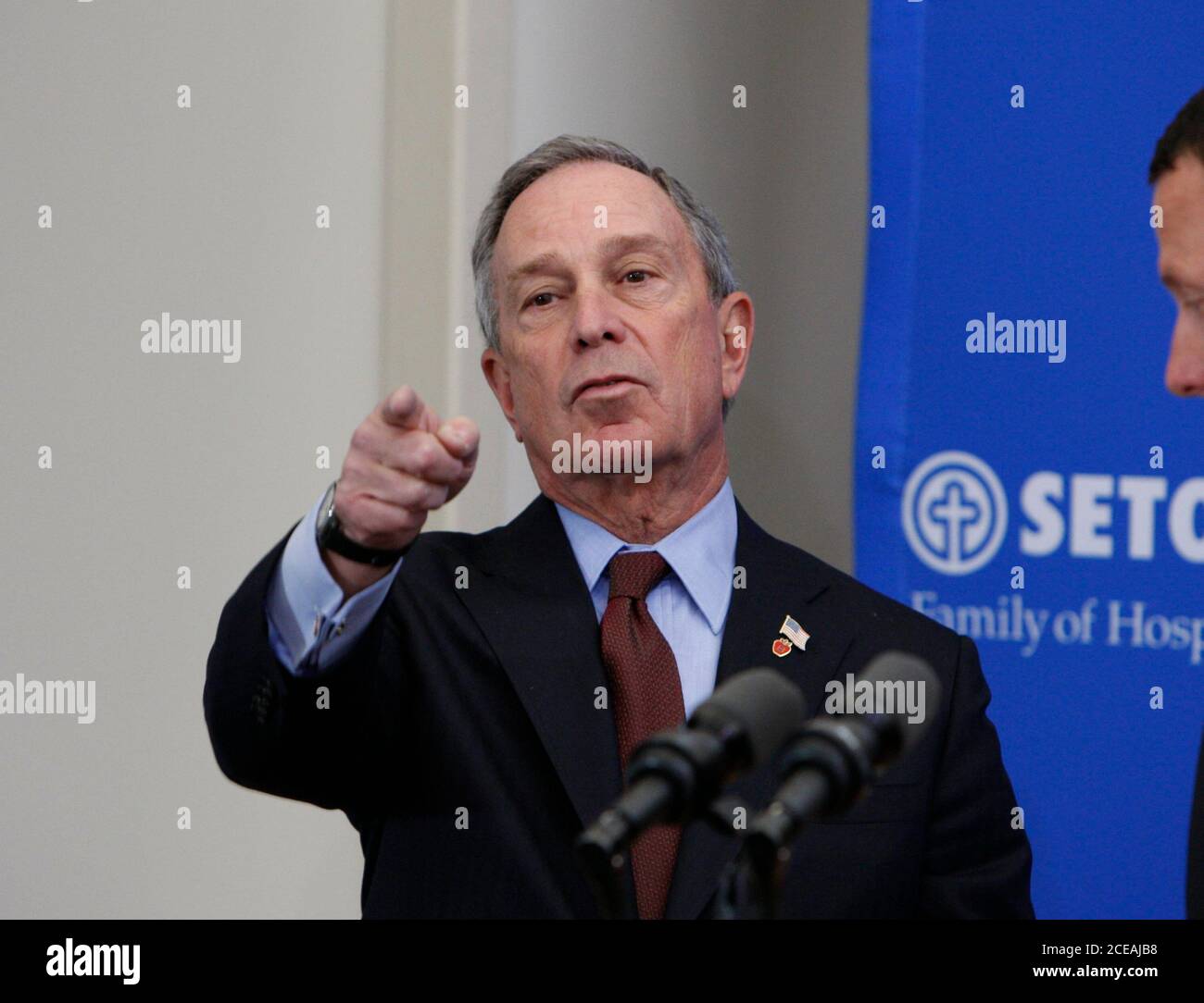 Austin, Texas: January 18, 2008: New York CIty Mayor Michael Bloomberg points to a questioner at a hospital news conference in Austin. ©Bob Daemmrich / Stock Photo