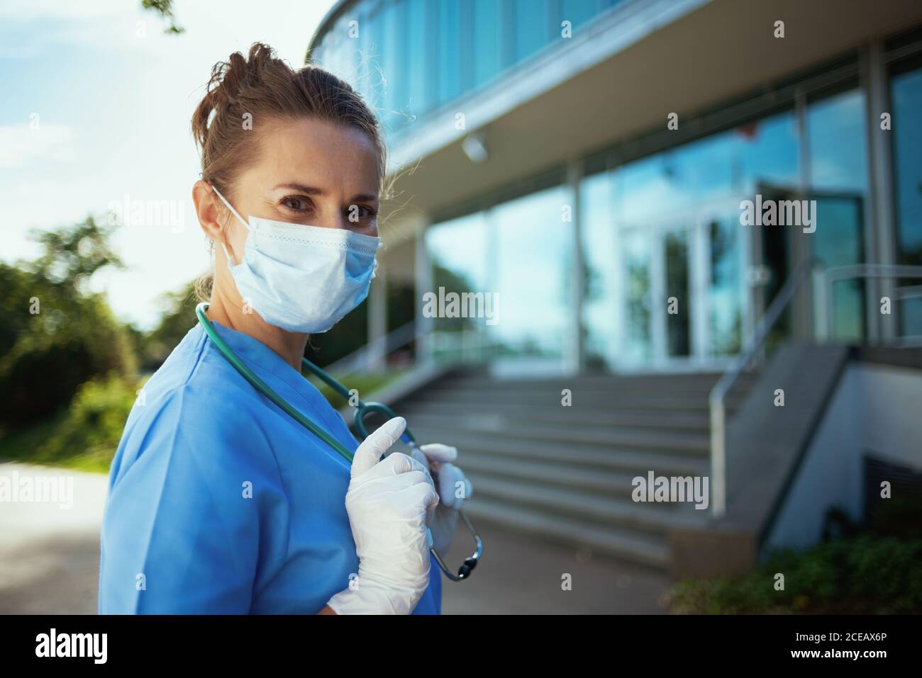 Woman female aid worker uniform hi-res stock photography and images - Alamy