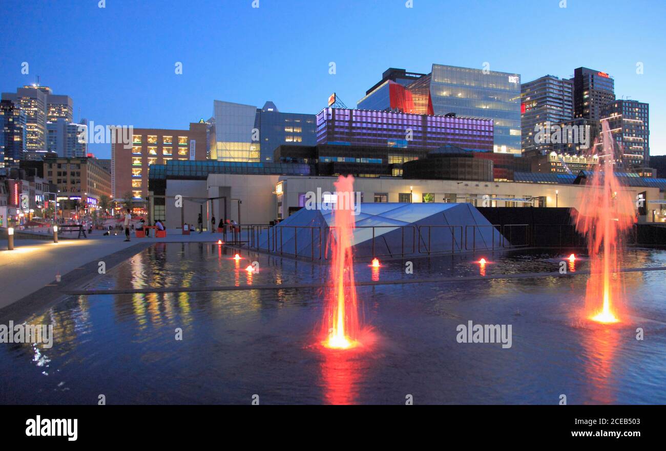 Spectacle Place Canada, Quebec, Montreal, Quartier des Spectacles, Place des Arts Stock ...