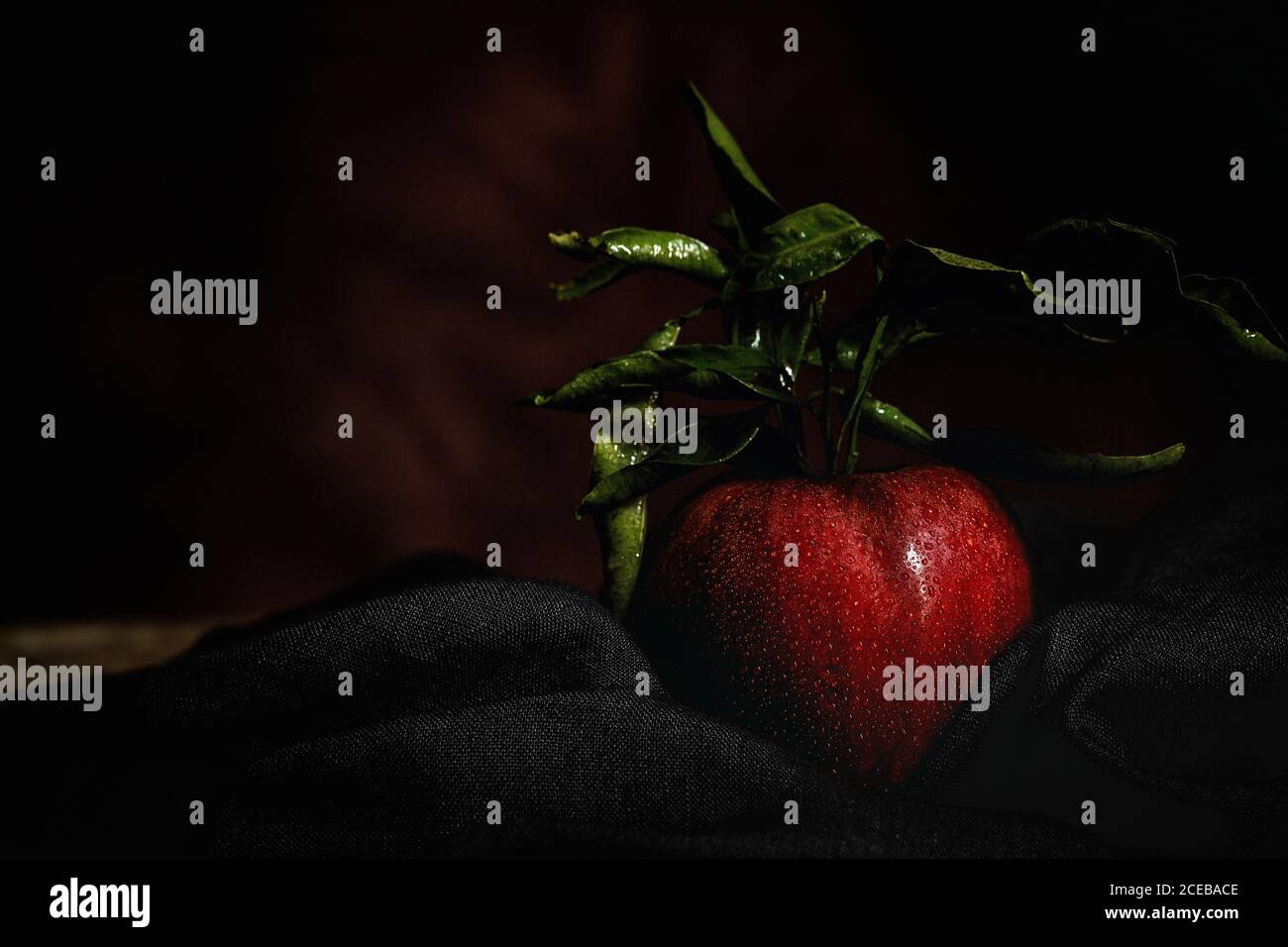 Red Apple Rawa Raw Red apple on dark table. Healthy food. Detox Stock Photo - Alamy
