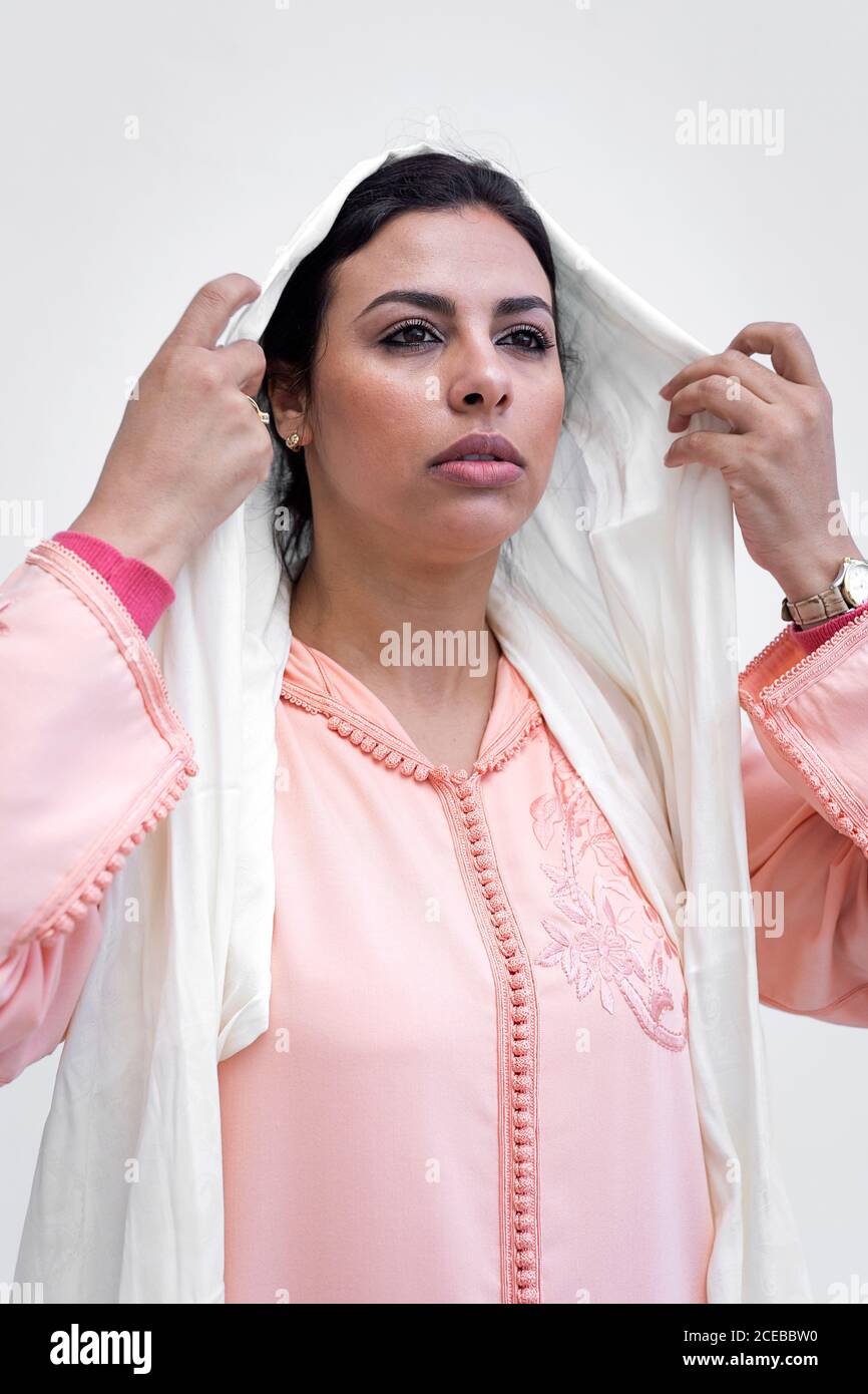 Nice Moroccan Woman with hijab and typical Arabic dress Stock Photo - Alamy