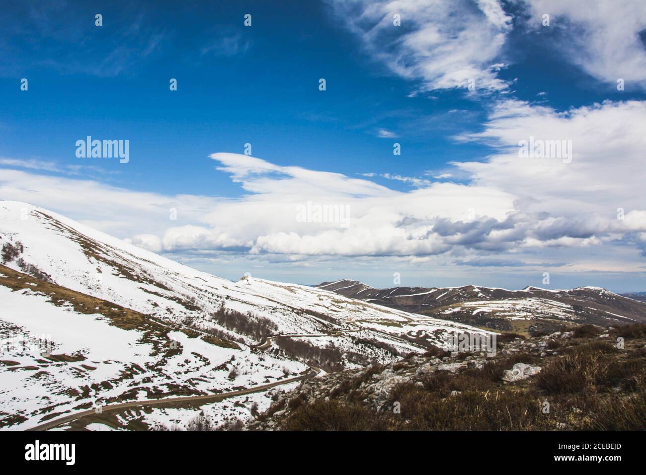 Beautiful landscape mountains clouds hi-res stock photography and ...